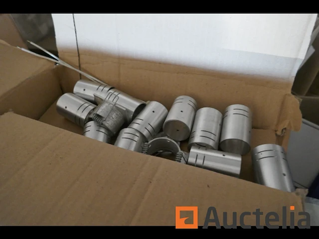 Pallet met diverse onderdelen voor verlichtingsarmaturen + buitenspots - afbeelding 4 van  7