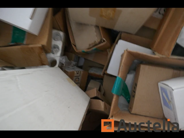 Pallet met diverse onderdelen voor verlichtingsarmaturen + buitenspots - afbeelding 5 van  7