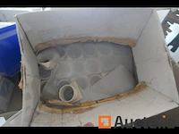 Pallet met diverse onderdelen voor verlichtingsarmaturen + buitenspots - afbeelding 6 van  7