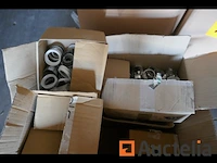 Pallet met diverse onderdelen voor verlichtingsarmaturen + vouwdozen - afbeelding 1 van  7