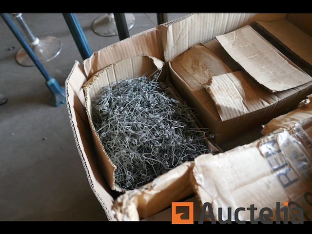 Pallet met diverse onderdelen voor verlichtingsarmaturen - afbeelding 6 van  6