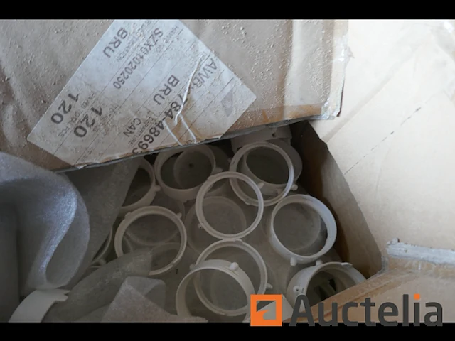 Pallet met diverse onderdelen voor verlichtingsarmaturen - afbeelding 7 van  8