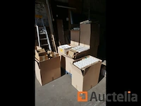 Pallet met diverse onderdelen voor verlichtingsarmaturen - afbeelding 5 van  6