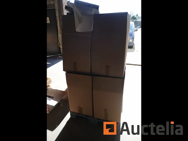 Pallet met diverse onderdelen voor verlichtingsarmaturen - afbeelding 6 van  6