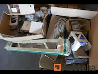 Pallet met diverse onderdelen voor verlichtingsarmaturen - afbeelding 7 van  8