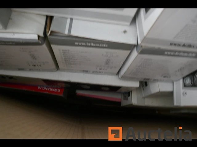 Pallet met diverse verlichtingsarmaturen voor spots - afbeelding 3 van  6