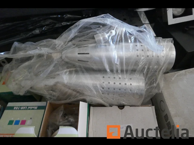 Pallet met diverse verlichtingsarmaturen - afbeelding 4 van  7