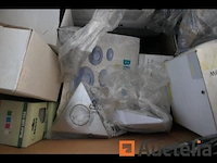 Pallet met diverse verlichtingsarmaturen - afbeelding 6 van  7