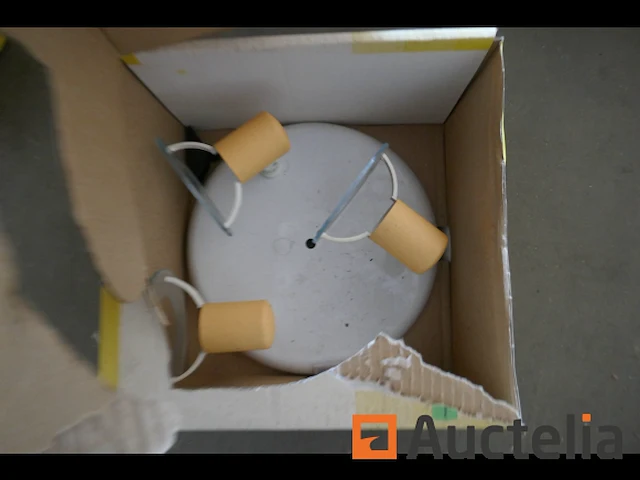 Pallet met diverse verlichtingsarmaturen - afbeelding 5 van  7