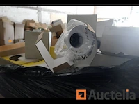 Pallet met diverse verlichtingsarmaturen - afbeelding 6 van  7