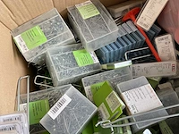 Pallet met dozen en +-2000 blisters schroeven nagels hoekverbinders deels inox - afbeelding 4 van  21