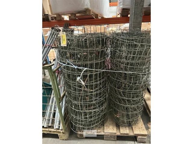 Pallet met draadresten h110 cm - afbeelding 1 van  3