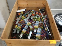 Pallet met elektrische sturingen - afbeelding 1 van  4
