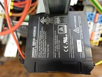 Pallet met elektrische sturingen - afbeelding 3 van  4