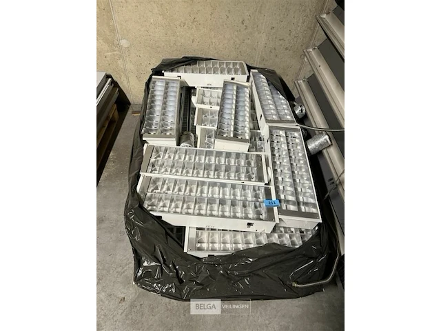 Pallet met inbouwverlichting - afbeelding 1 van  3
