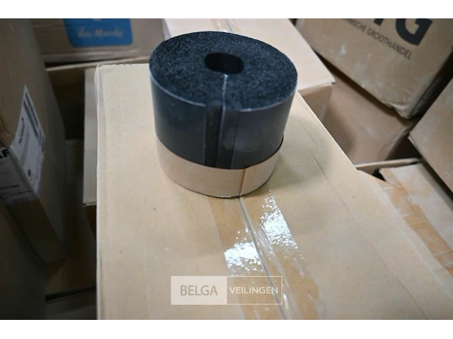 Pallet met korte stukken isolatiebuis - afbeelding 1 van  2