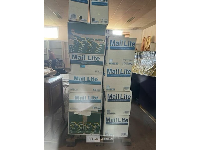 Pallet met luchtkussenenveloppen - afbeelding 1 van  7