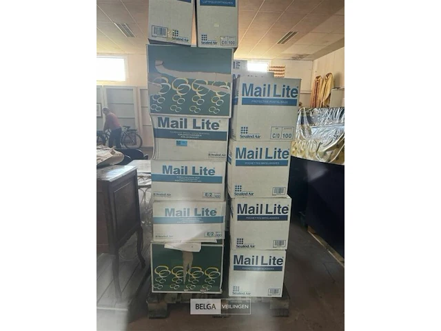 Pallet met luchtkussenenveloppen - afbeelding 2 van  7