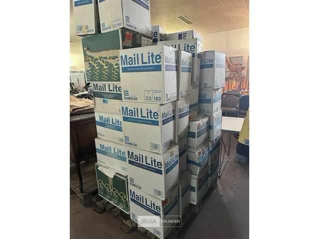 Pallet met luchtkussenenveloppen - afbeelding 4 van  7