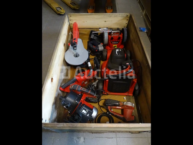 Pallet met machines - afbeelding 9 van  9