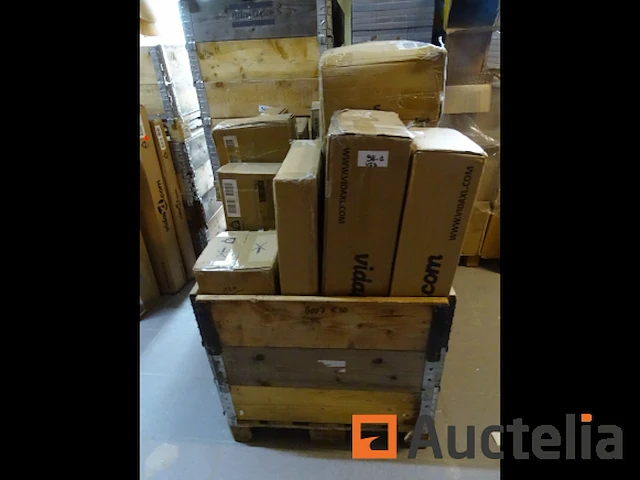 Pallet met nieuwe artikelen winkel - afbeelding 2 van  7