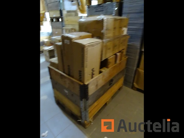 Pallet met nieuwe artikelen winkel - afbeelding 3 van  7