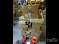 Pallet met nieuwe artikelen winkel