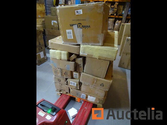Pallet met nieuwe artikelen winkel - afbeelding 3 van  5