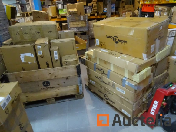 Pallet met nieuwe artikelen winkel