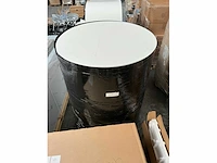 Pallet met ronde sokkels - afbeelding 1 van  2