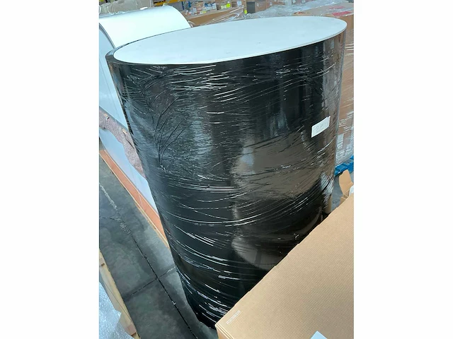 Pallet met ronde sokkels - afbeelding 2 van  2