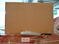 Pallet met snelbouwblokken en restanten tegels - afbeelding 3 van  5