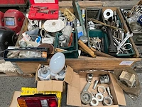 Pallet met werkgerief en toebehoren - afbeelding 1 van  5