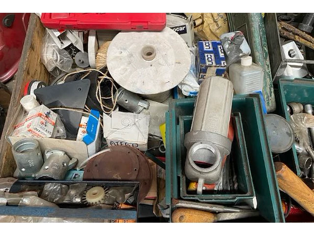 Pallet met werkgerief en toebehoren - afbeelding 3 van  5