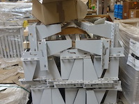 Pallet metalen ligger - afbeelding 1 van  7