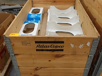 Pallet metalen onderdelen blue corner - afbeelding 1 van  3