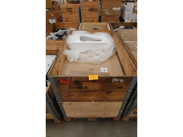 Pallet metalen onderdelen laadpalen - afbeelding 1 van  4