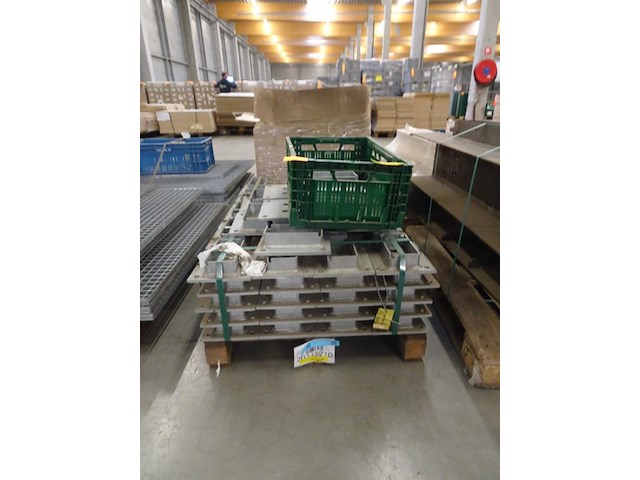 Pallet metalen voetplaten vangrail - afbeelding 4 van  5