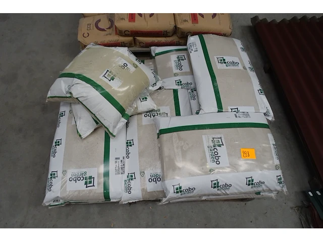 Pallet mortelzakken - afbeelding 2 van  3