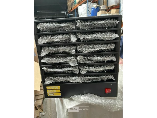 Pallet powerdock batterijopladers en plastic bakken - afbeelding 1 van  6