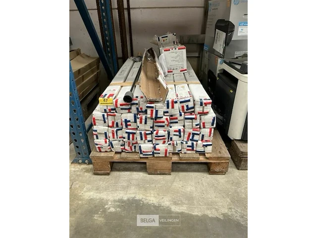 Pallet staanlampen (3 met voet, rest zonder voet) - afbeelding 1 van  3