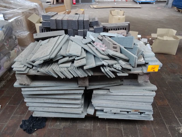 Pallet stenen tegels - afbeelding 1 van  5