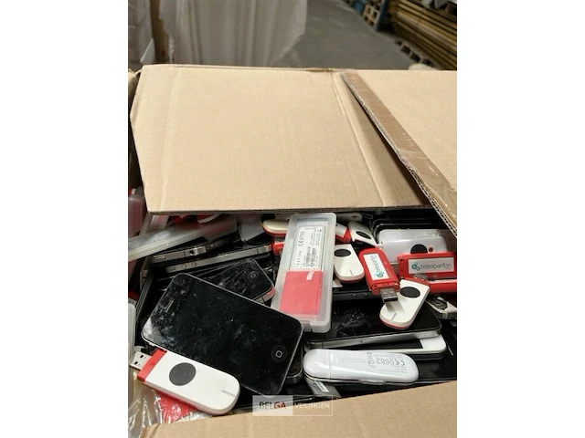 Pallet trekstor datastation pocket light 3,0 en usb sticks - afbeelding 1 van  6
