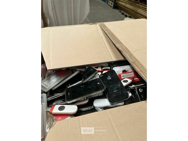Pallet trekstor datastation pocket light 3,0 en usb sticks - afbeelding 2 van  6