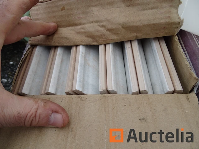 Pallet van verschillend friezen - afbeelding 1 van  17