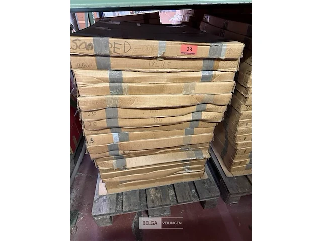 Pallet vellen papier div kleuren - afbeelding 1 van  2