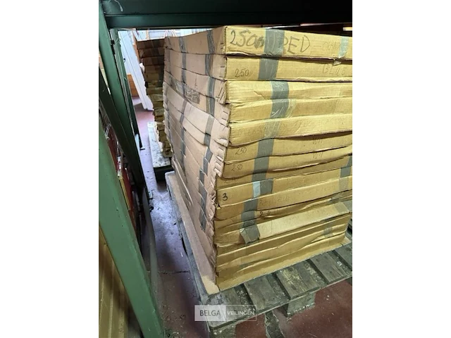 Pallet vellen papier div kleuren - afbeelding 2 van  2