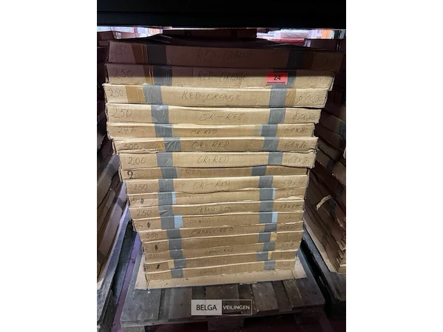 Pallet vellen papier div kleuren - afbeelding 1 van  2