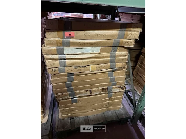 Pallet vellen papier div kleuren - afbeelding 1 van  2