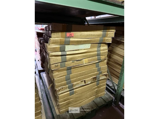 Pallet vellen papier div kleuren - afbeelding 2 van  2